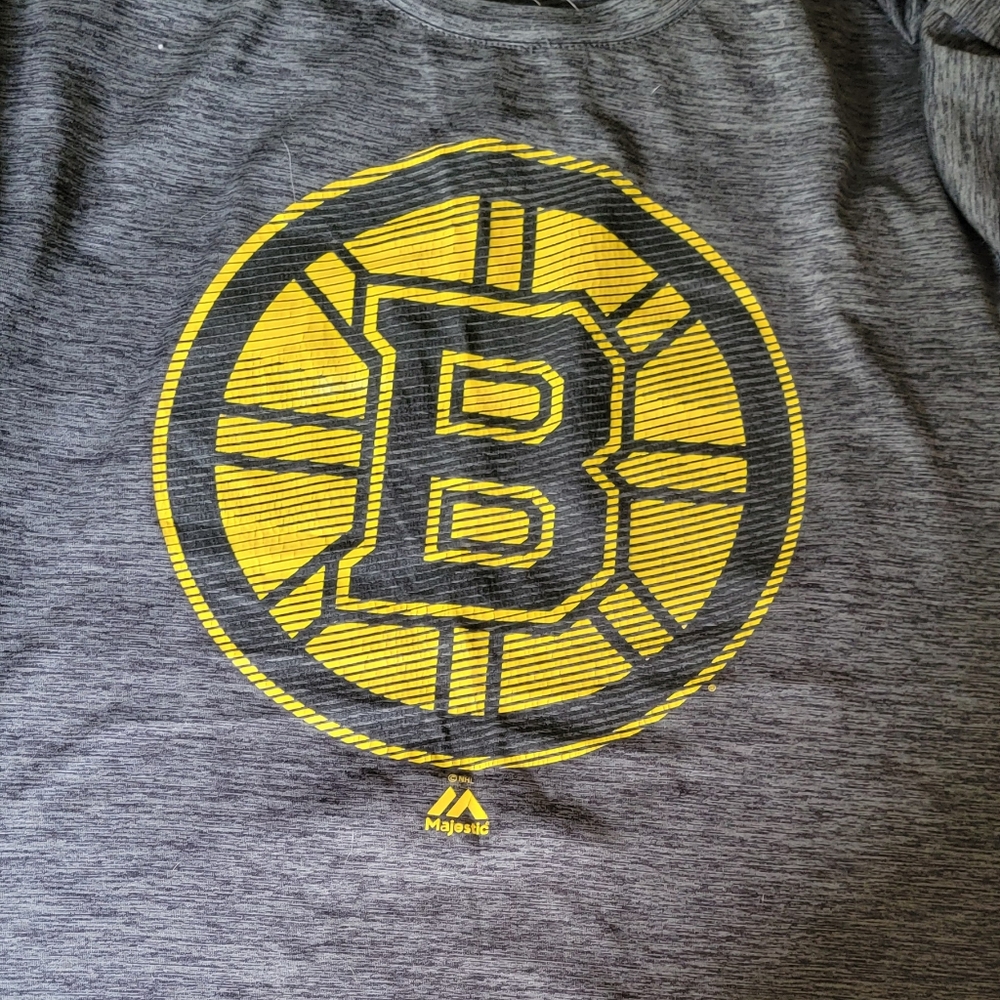 Large Boston bruins athletic shirt